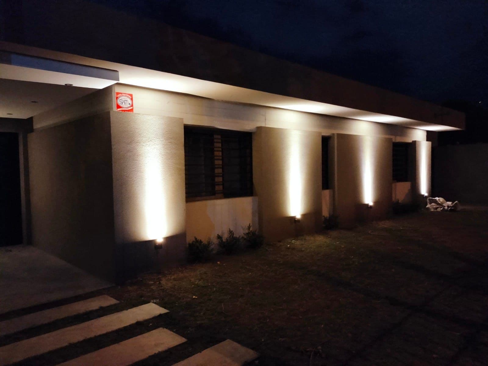 Residencia Moderna — Iluminación Residencial